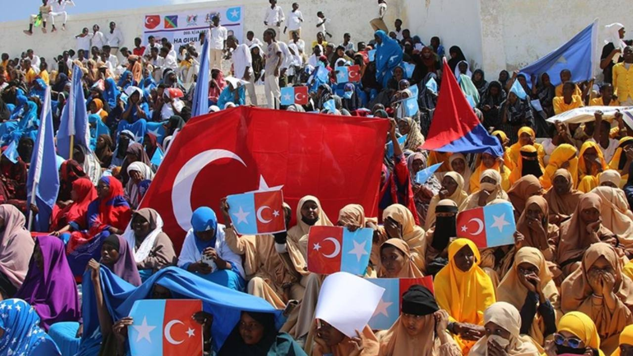 1 milyar dolar verdik kapıda kaldık! Somali Türk diplomatlardan bile vize istiyor