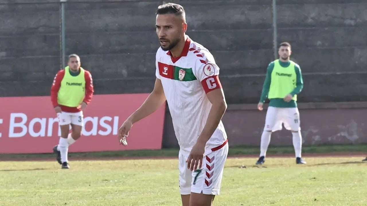 20 yıldır oynuyor neredeyse EYT'li olacak: 39 yaşındaki Yasin Öztekin imzayı attı
