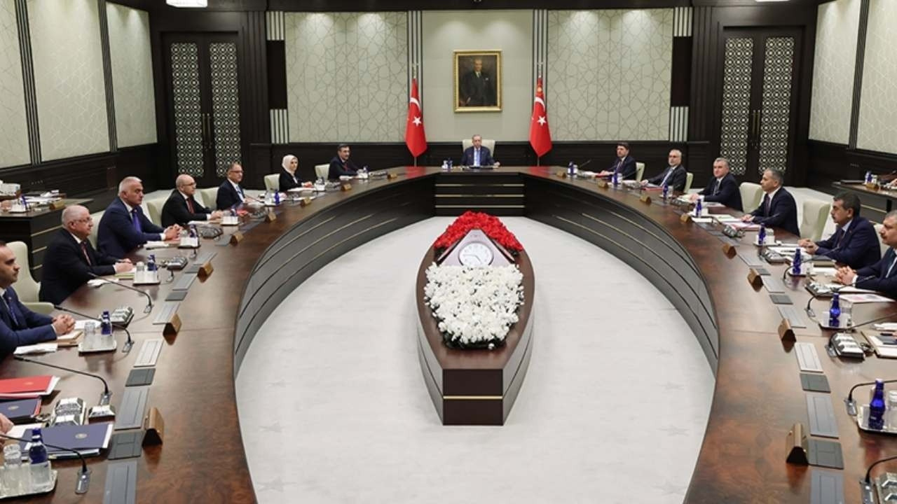 Bakanlar 10 bin oy için sahaya iniyor