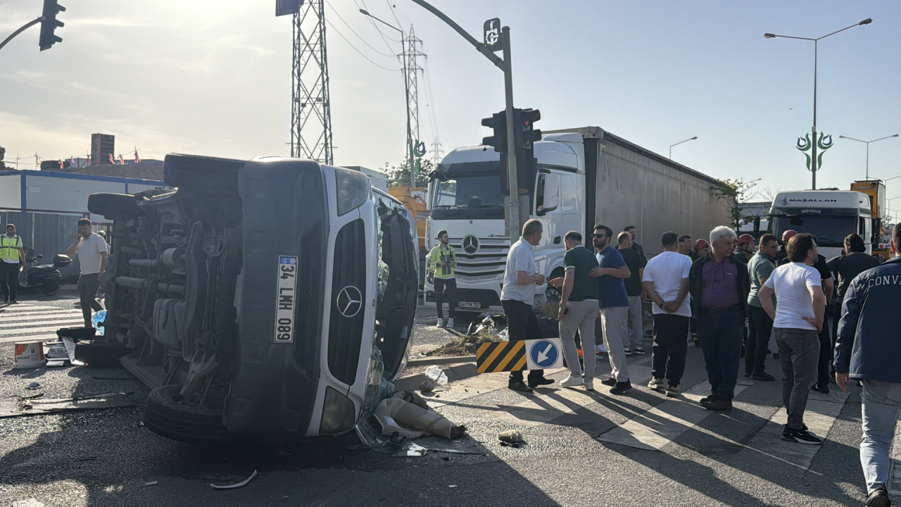 Kocaeli'de işçi servisi TIR ile çarpıştı: Ölü ve yaralılar var