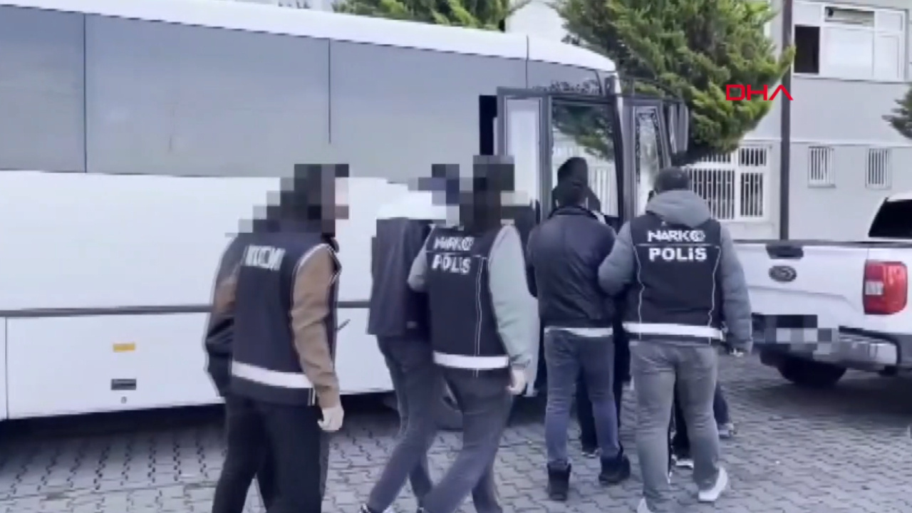 Aralarında kamu görevlileri de var! 14 ilde kaçakçı operasyonu