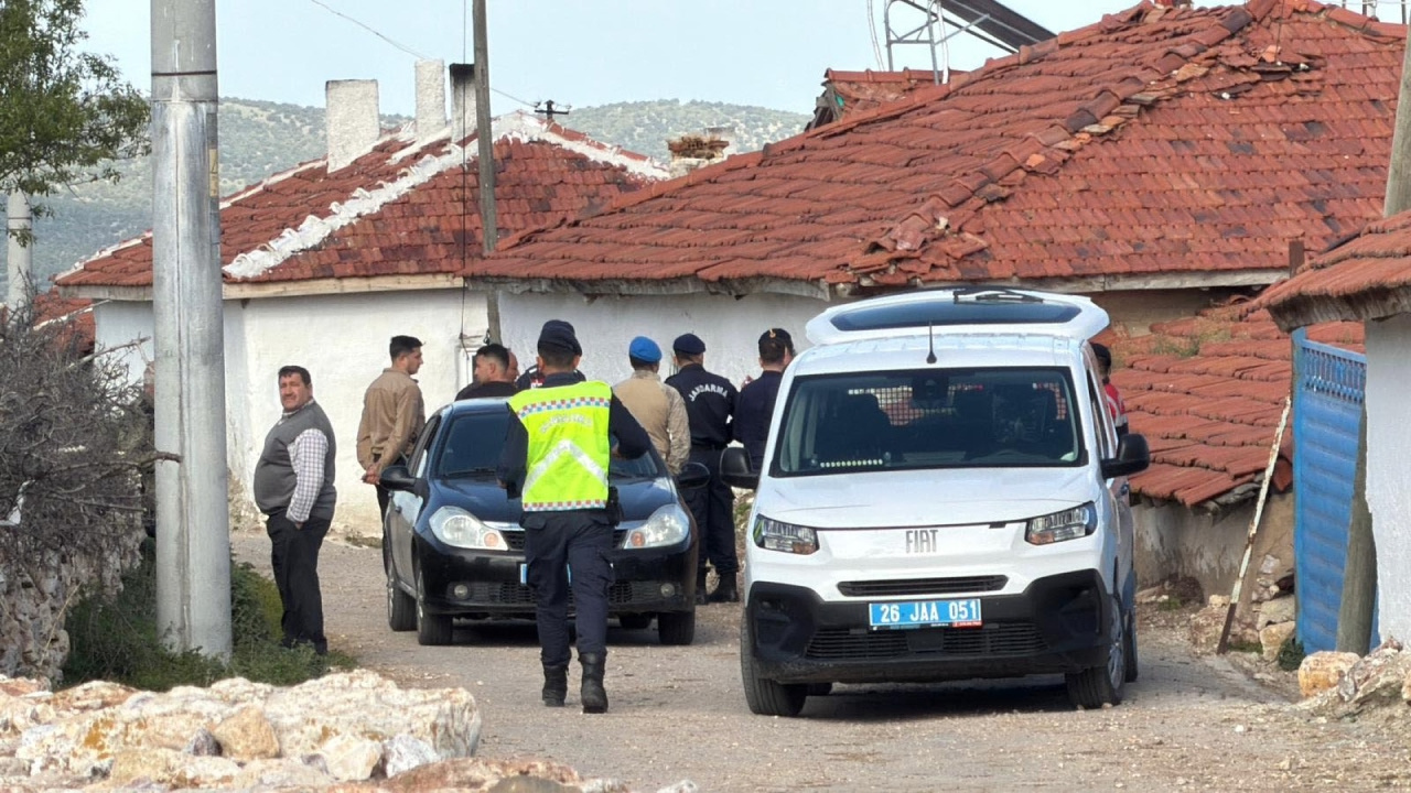 Eskişehir'de tüfekli arazi kavgası: Amcasını öldürdü kuzenini yaraladı