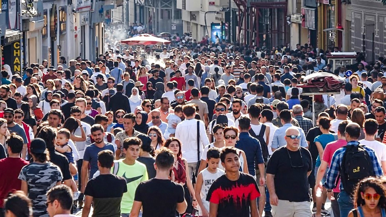 Küçük burjuva aydınlarının Halk TV sınavı