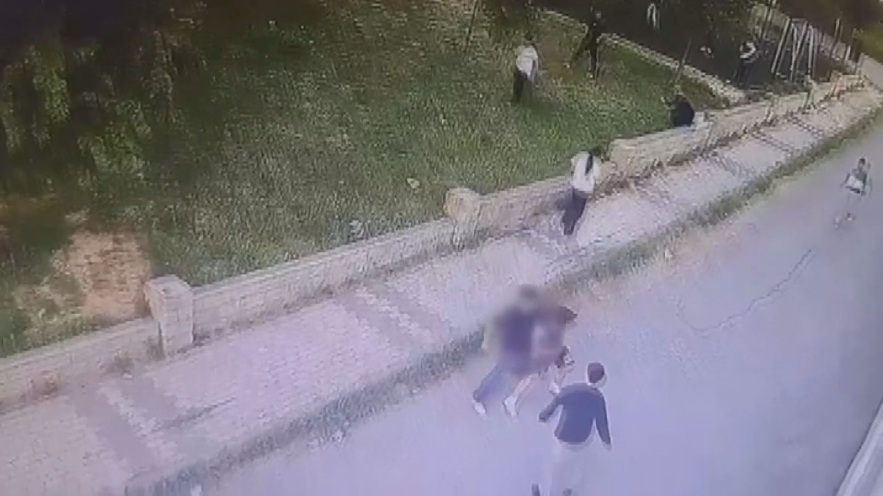 15 Yaşındaki çocuk akranları tarafından bıçaklanarak öldürüldü: Korkunç anların görüntüleri ortaya çıktı