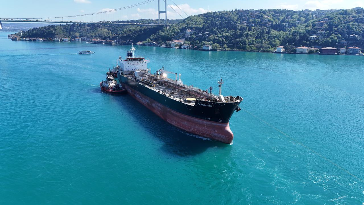 İstanbul Boğazı'nda gemi trafiği çift yönlü kapatıldı