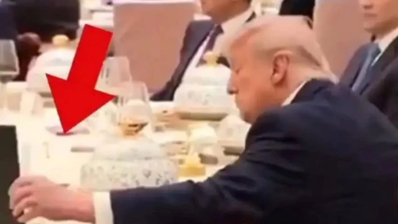 Trump Çin lideri Şi'nin defterini karıştırdı mı? O görüntüler şok etkisi yaratmıştı
