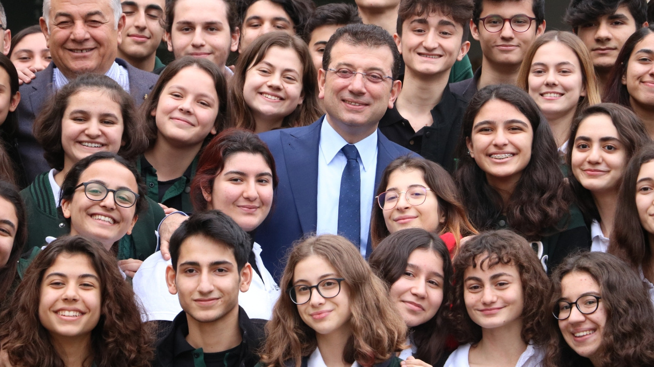 İmamoğlu: Bu ülkeyi gençlerin hayalleri güzelleştirecek