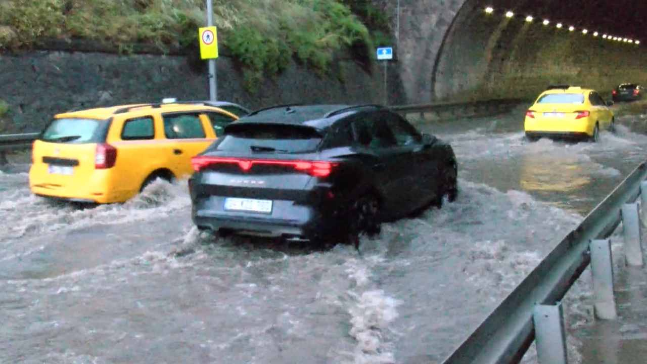 Maltepe’de tünel sular altında kaldı! Araçlar ilerlemekte güçlük çekti