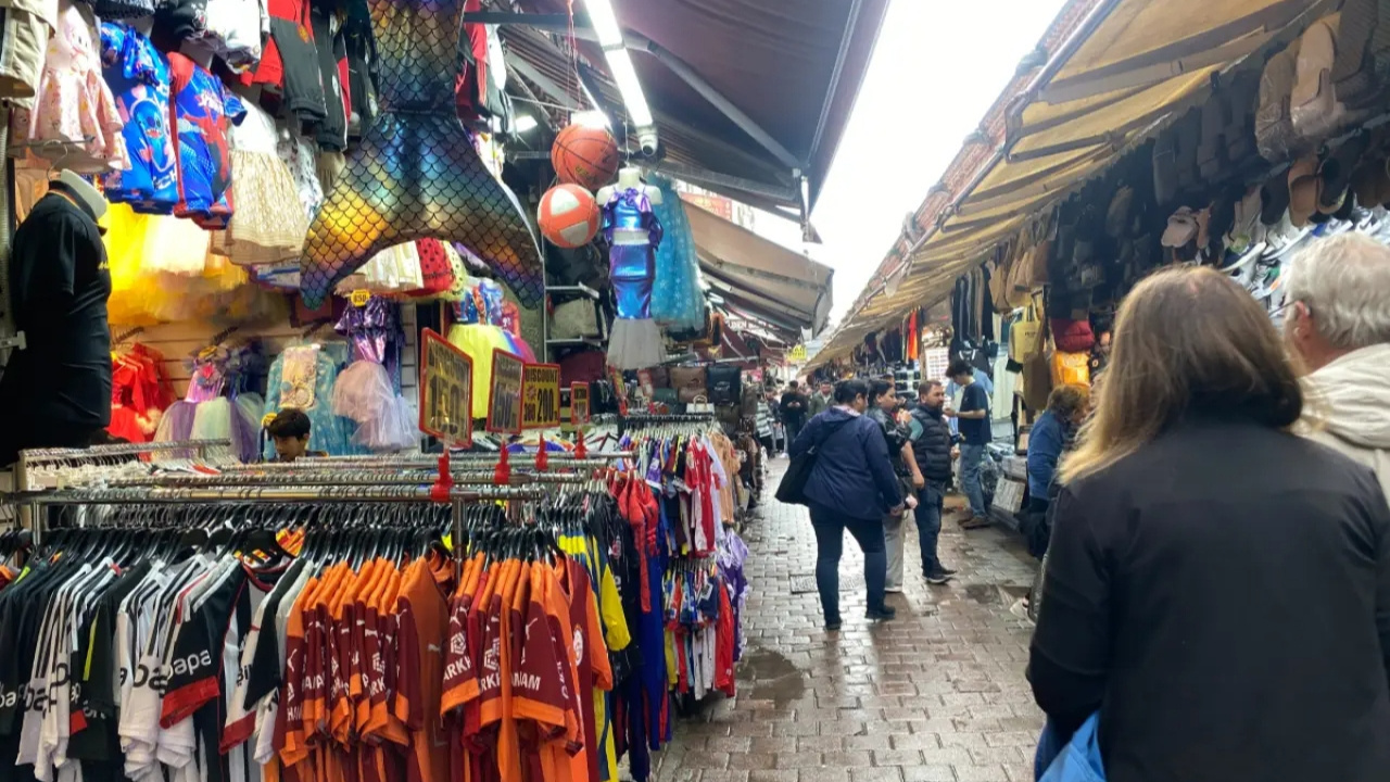 Bayram tezgahında acı ayrım! Turiste çuvalla vatandaşa gramla