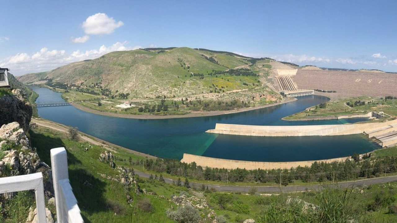 Yıllar sonra ilk yaşandı: Türkiyenin en büyük barajı doldu