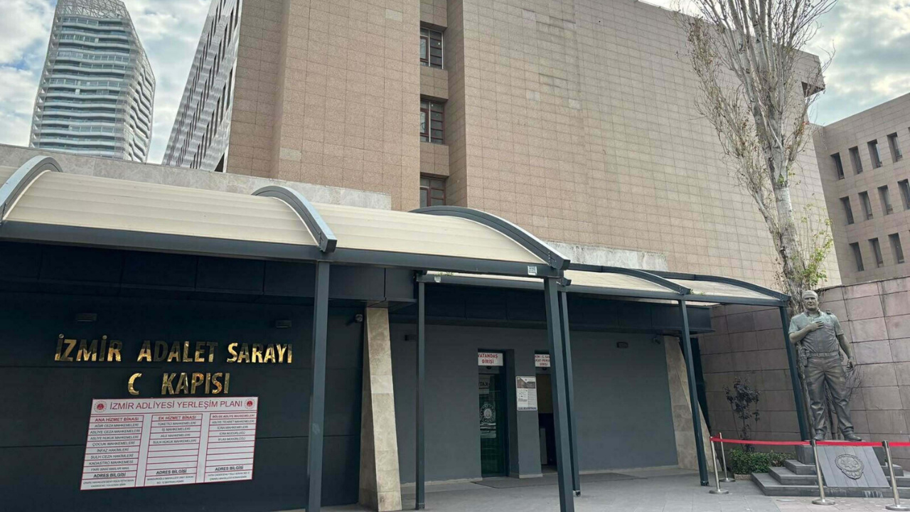 İzmir Büyükşehir Belediyesi'ne operasyon: 4 kişi adliyede