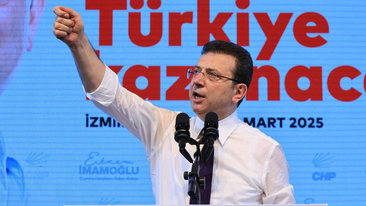 İmamoğlu polis CHP'ye girerken açıklama yaptı: Bugün aynılar aynı yerdedir!