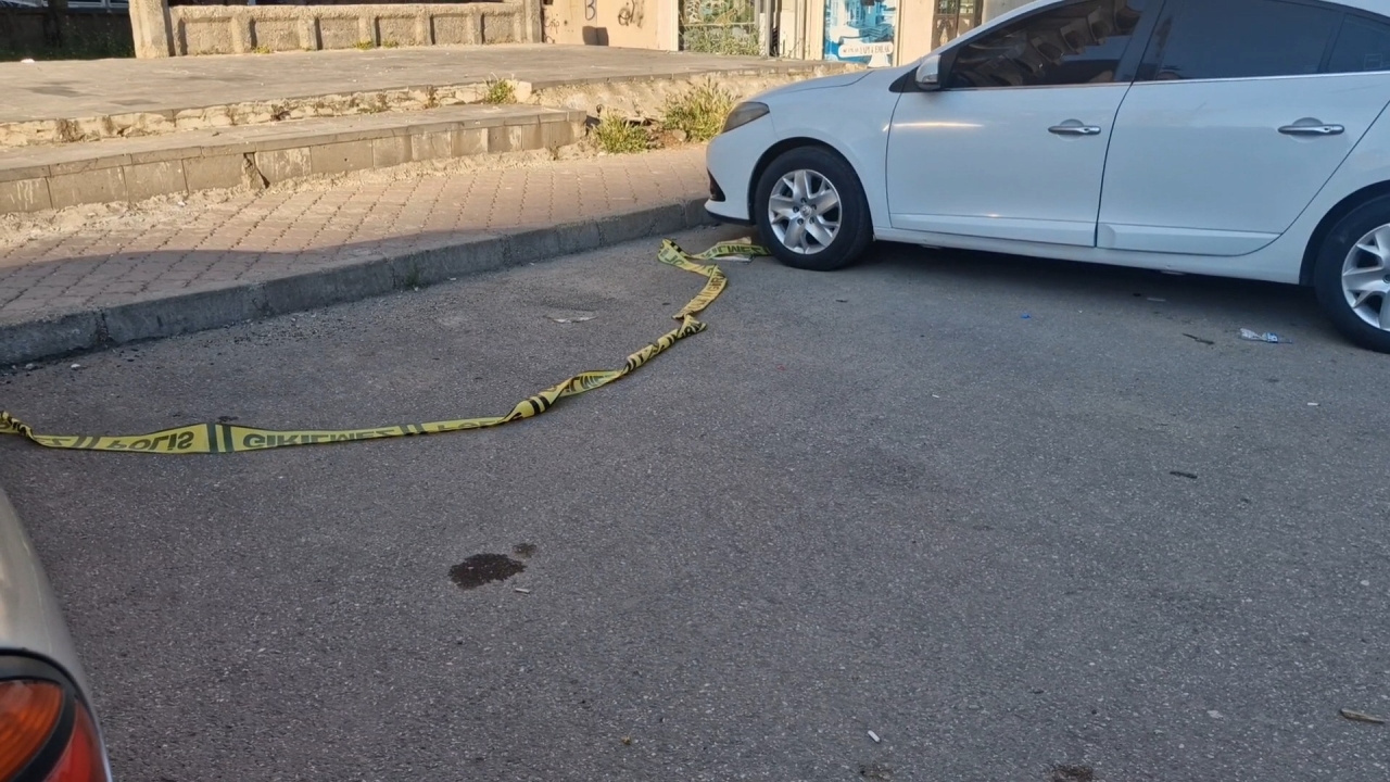 Akaraba aileler birbirlerine kurşun yağdırdı: 1 ölü 4 yaralı