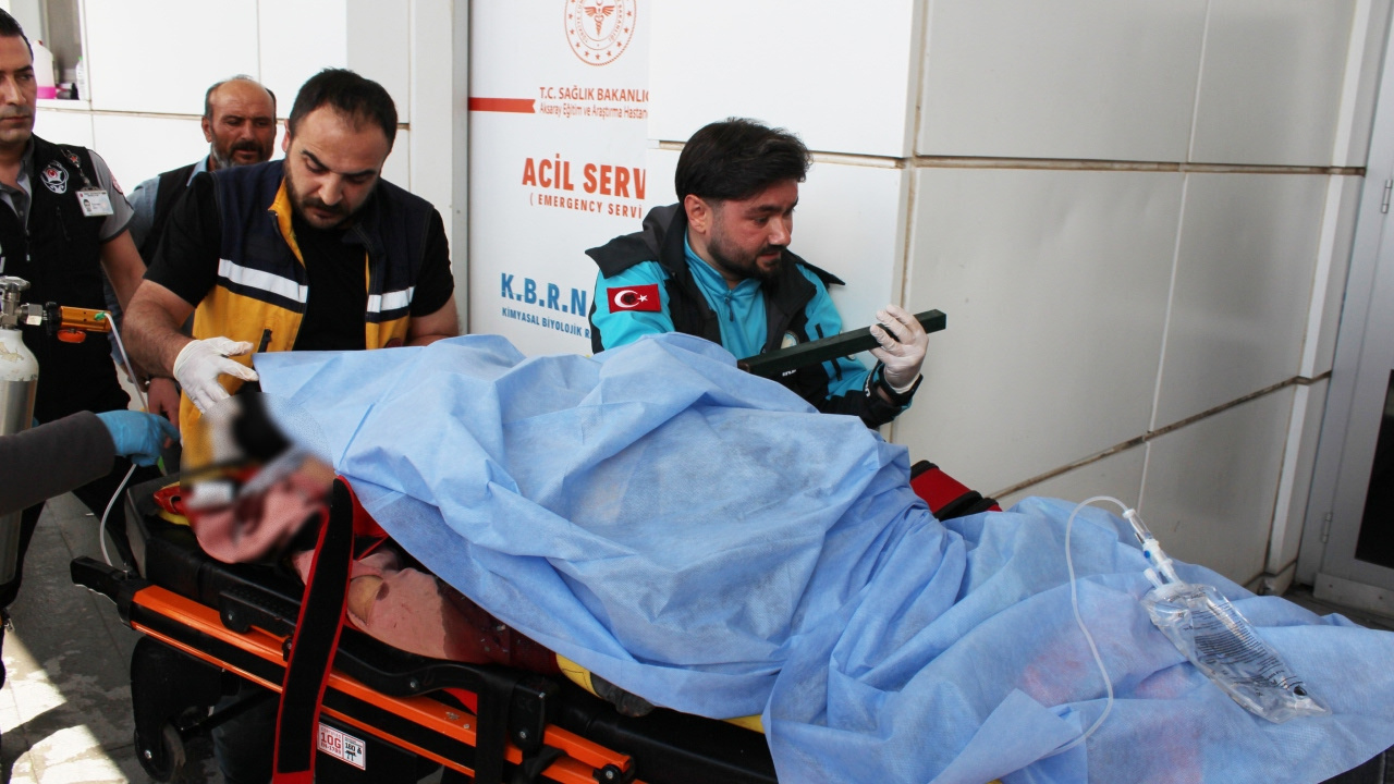 Sırtına demir saplanan işçi kurtarılamadı