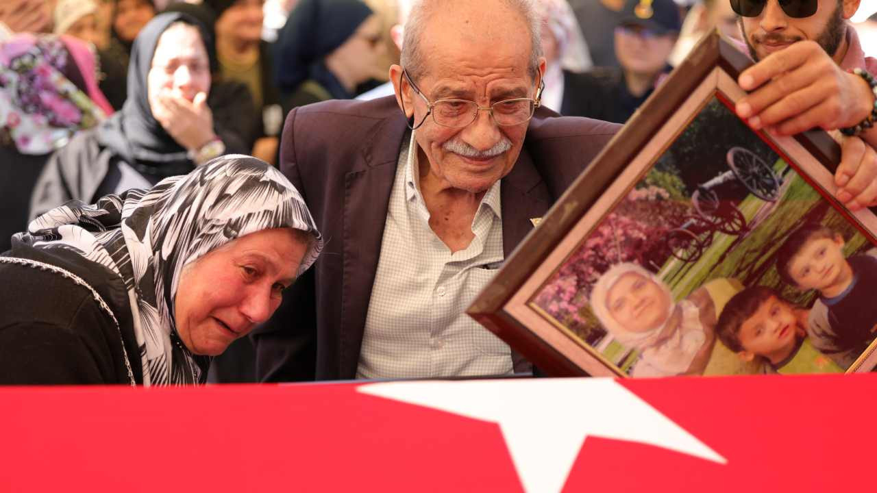 Şehit ailesine bayram gelmedi: Er Demirci Zonguldak'ta defnedildi
