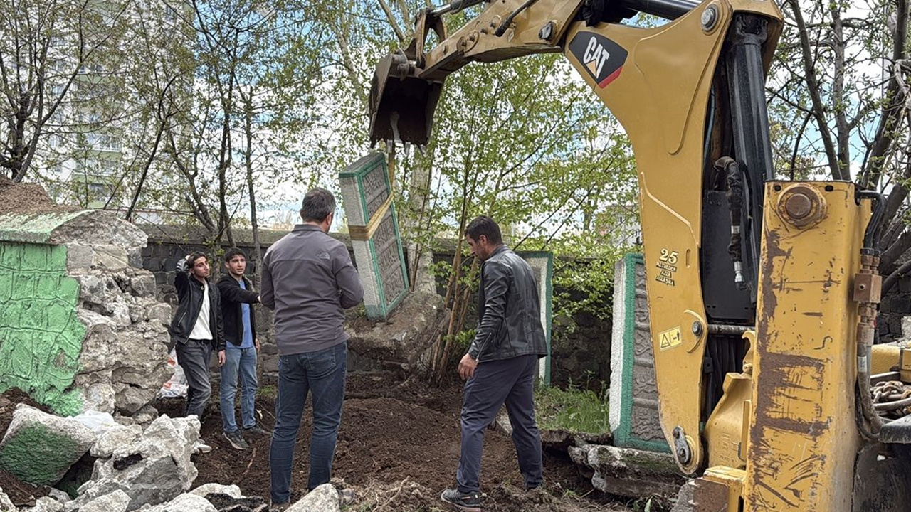 700 yıllık mezarları böyle açmışlar! Ekipler harekete geçti