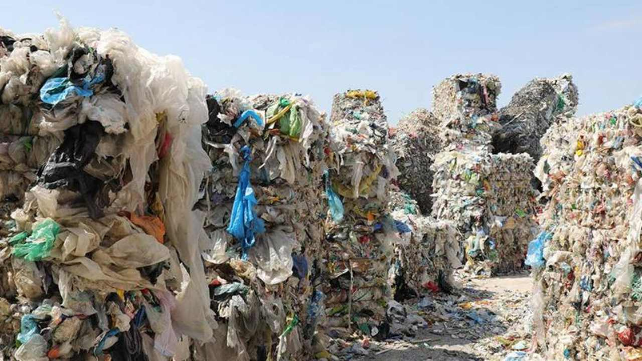 İngiltere’den Türkiye’ye çöp göndermeye çalışan şirkete ceza