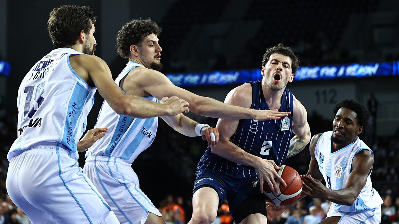 Anadolu Efes galip geldi: Yarı finale yükseldi