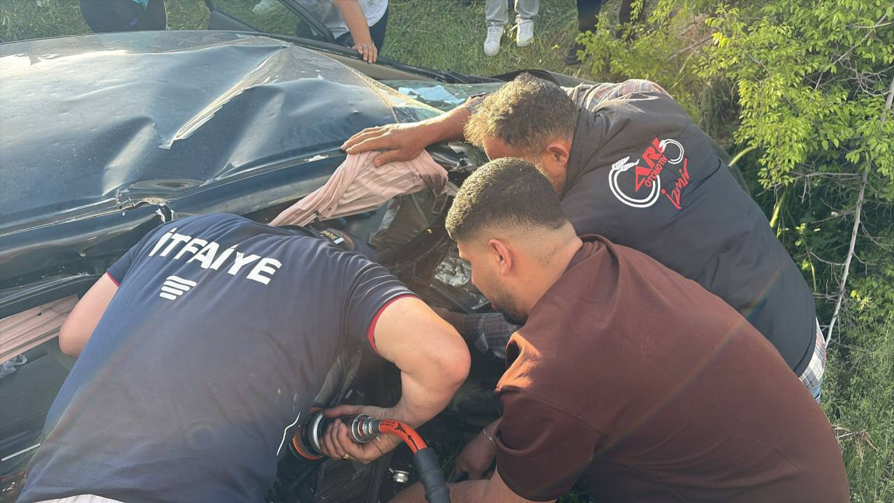Adıyaman'da iki otomobil çarpıştı: Anne ve iki çocuğu hayatını kaybetti
