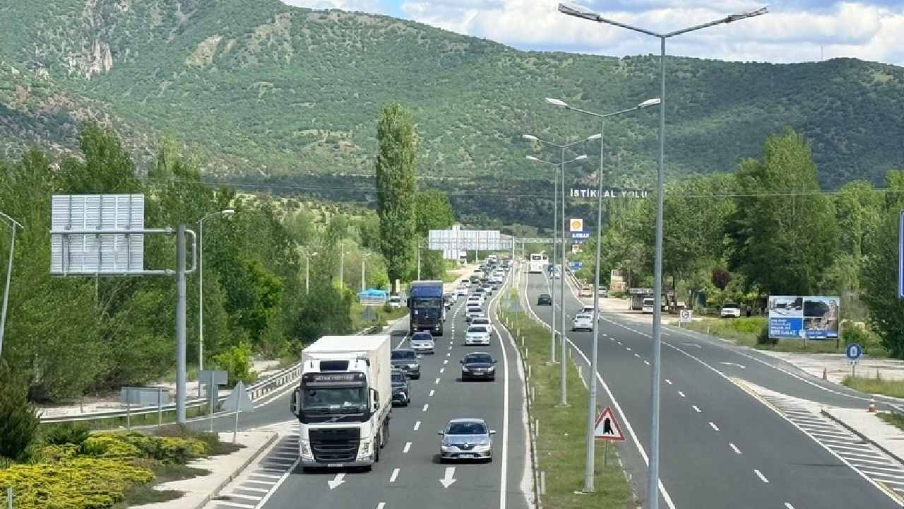 D-100 kara yolunun Çankırı kesiminde ağır tonajlı araçların geçişi yasaklandı