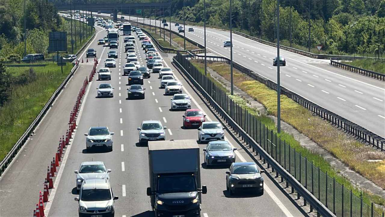 Son dakika | Akın akın İstanbul'a geliyorlar! Tatilin son gününde dönüş trafiği