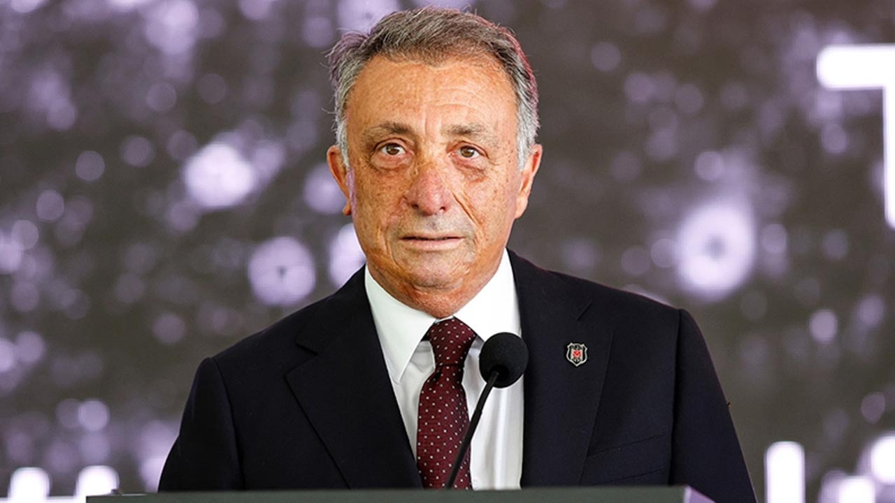 Siyah beyazlı taraftarlar Ahmet Nur Çebi'yi meşalelerle karşılayacak