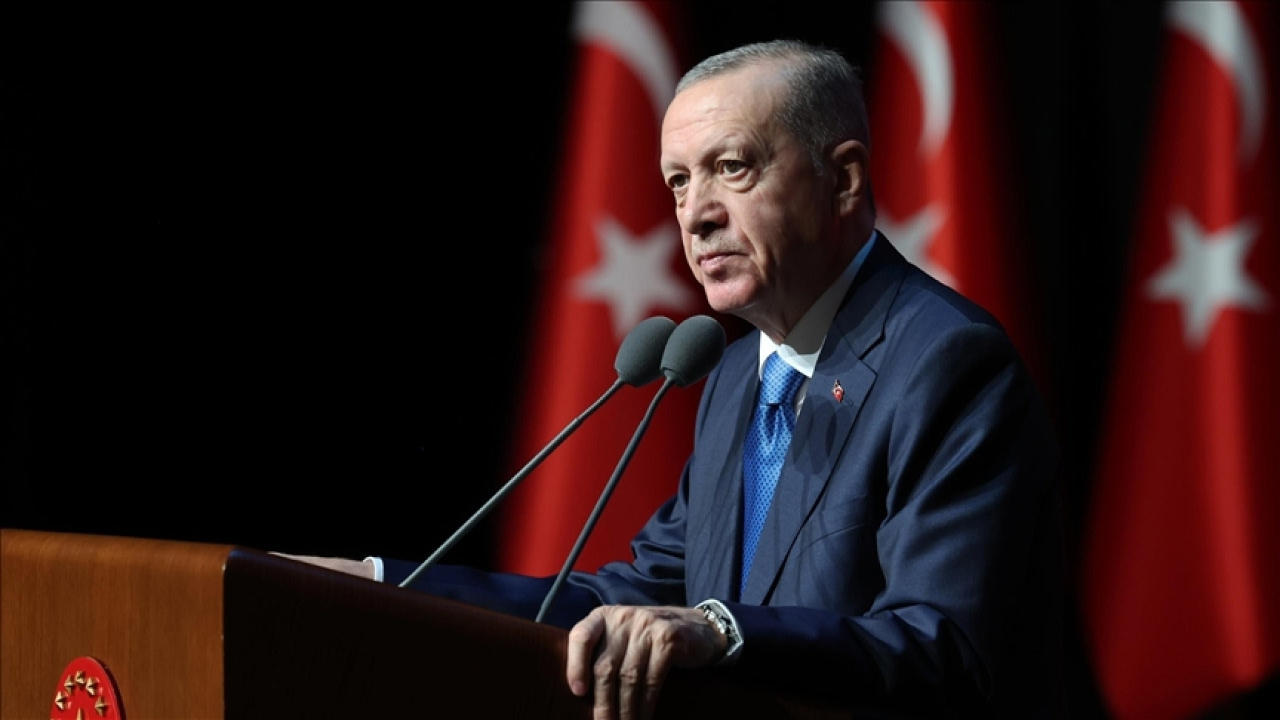 İngiliz basınında çarpıcı analiz: Dünya savaşla meşgulken Erdoğan muhalefeti sindiriyor