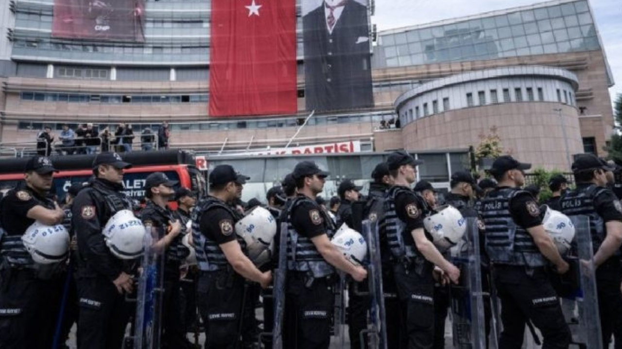 Kılıçdaroğlu'na yakın isimden polisi 'planlayanlara': Özel'e verilecek desteği hesap etmedi mi?