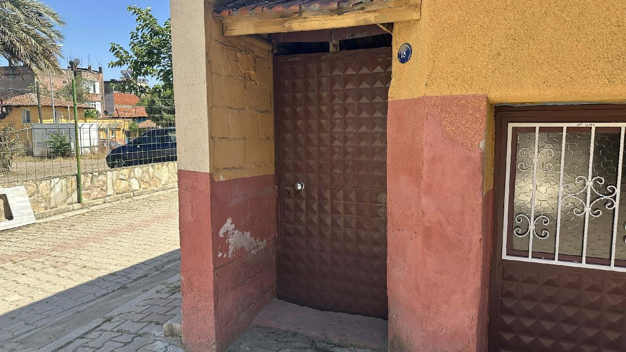 Kordon bağı bile kesilmemiş... Doğar doğmaz poşet içinde sokağa atılan bebek kurtarıldı