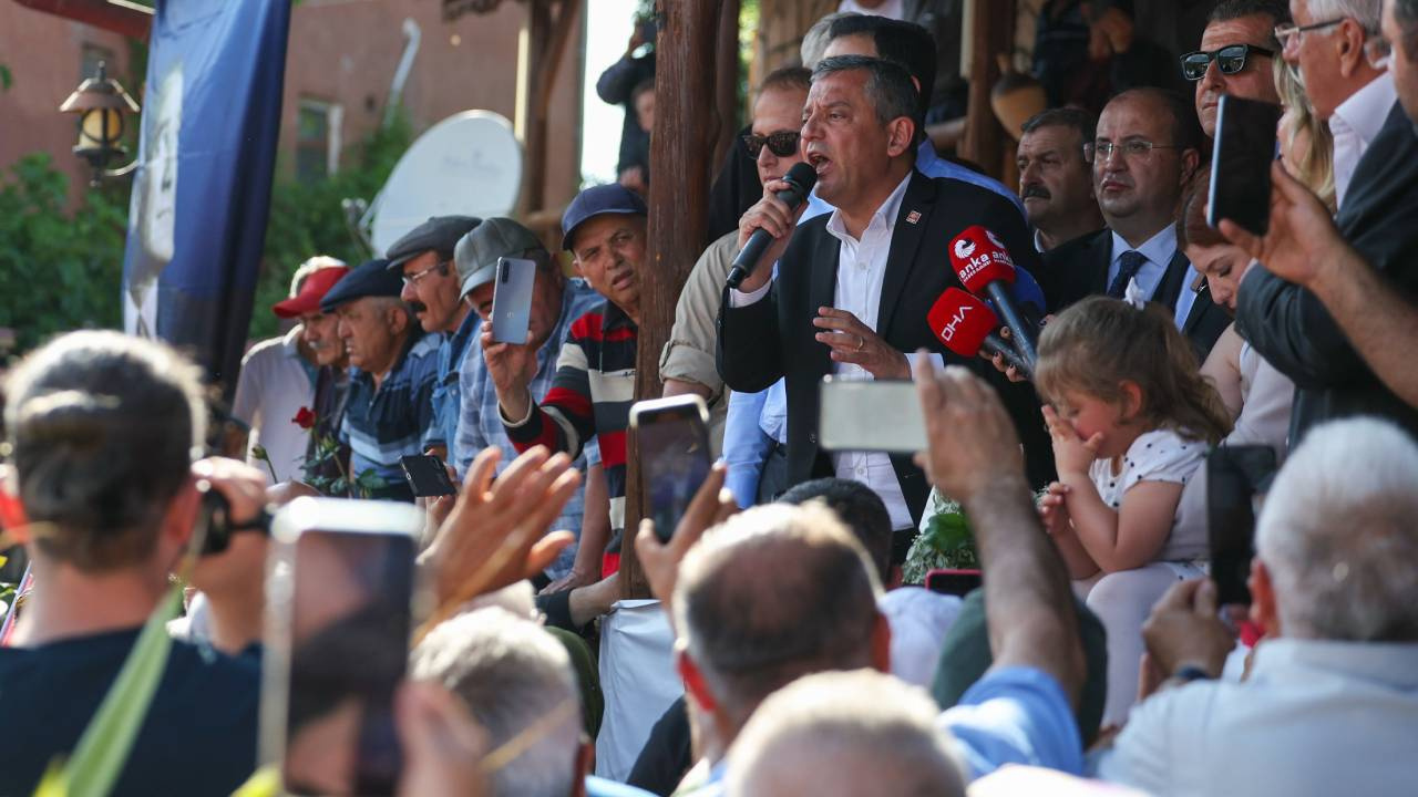 Özgür Özel'den tarihi rest! 