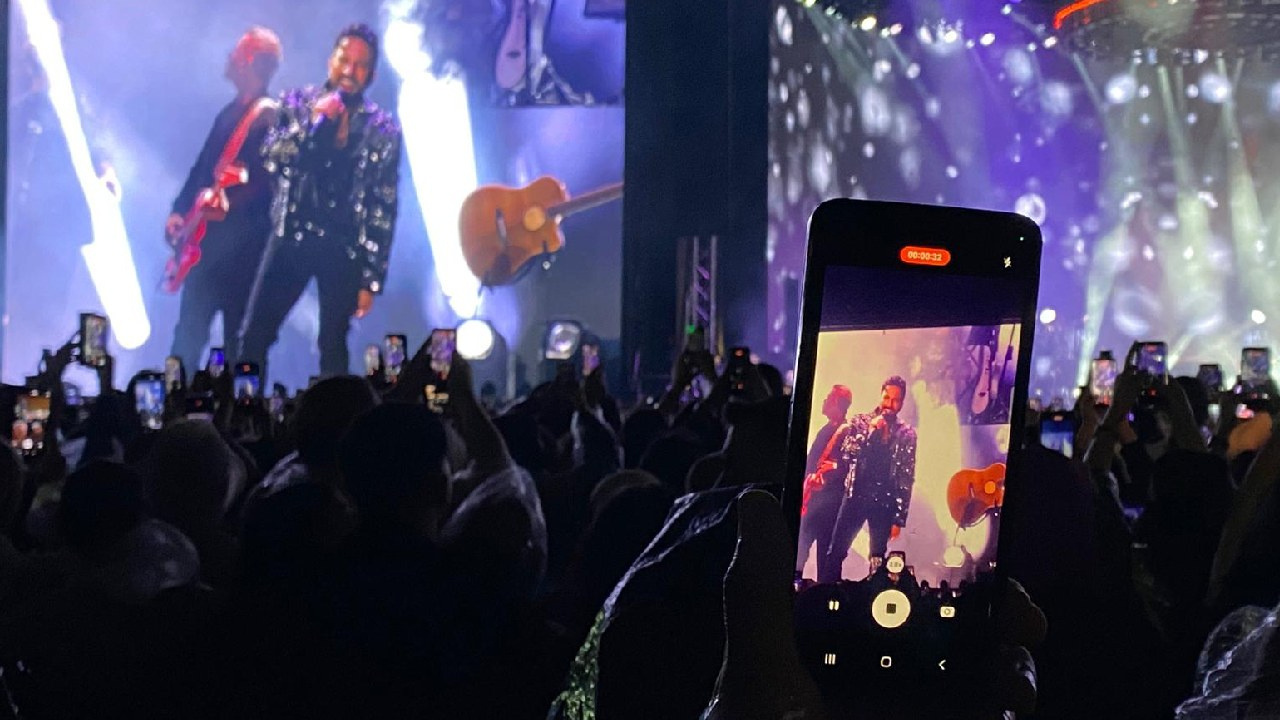 Tarkan sahne aldı, Ankara yağmura rağmen doyasıya eğlendi