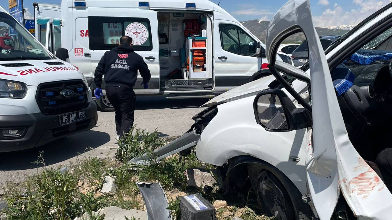 Van'da feci kaza! 4 ölü 2 yaralı