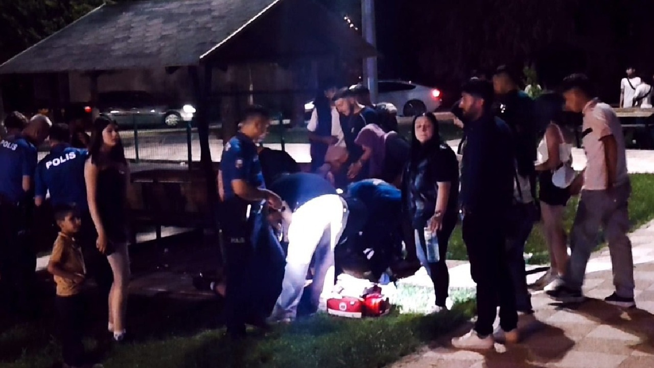 Parktaki 17 yaşındaki çocuğa biber gazı sıktılar, 6 yerinden