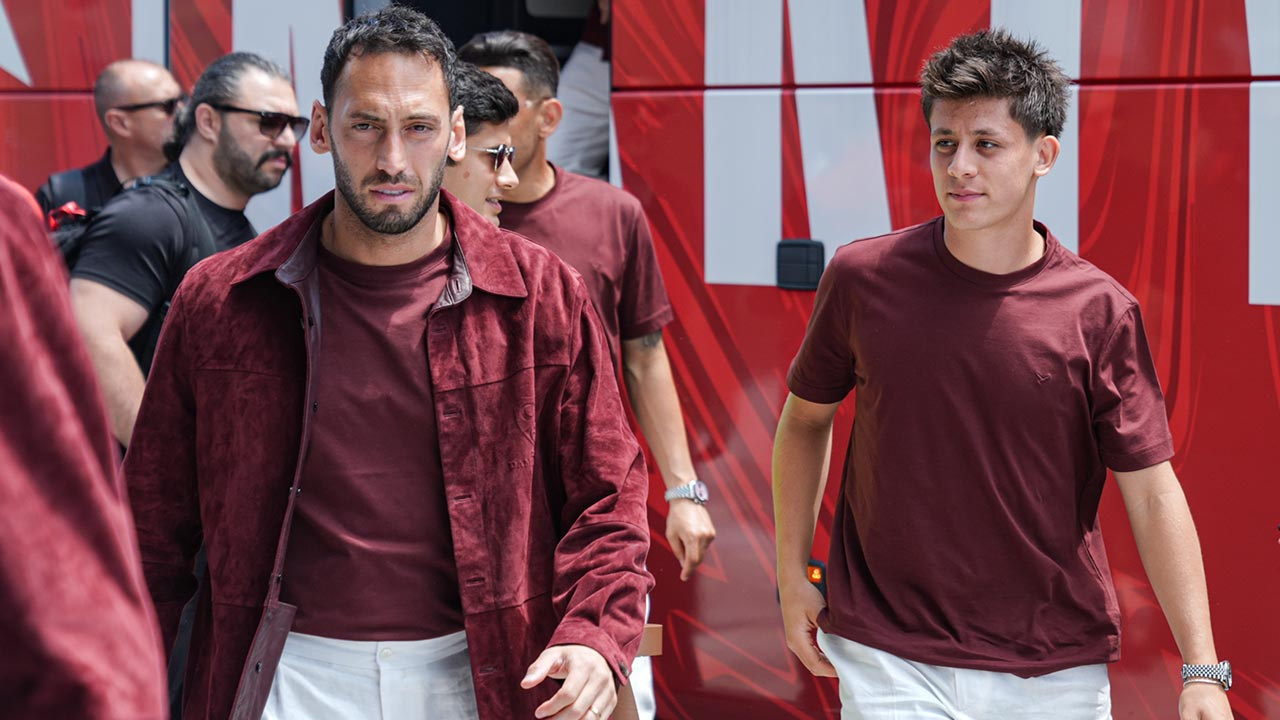 Hakan Çalhanoğlu Fenerbahçe sorusuna iki kelimelik yanıt ver
