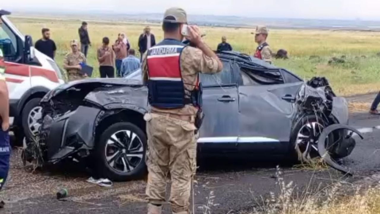 Haberi aldı, kalbi dayanmadı: Nişan dönüşü kazada 3 ölü