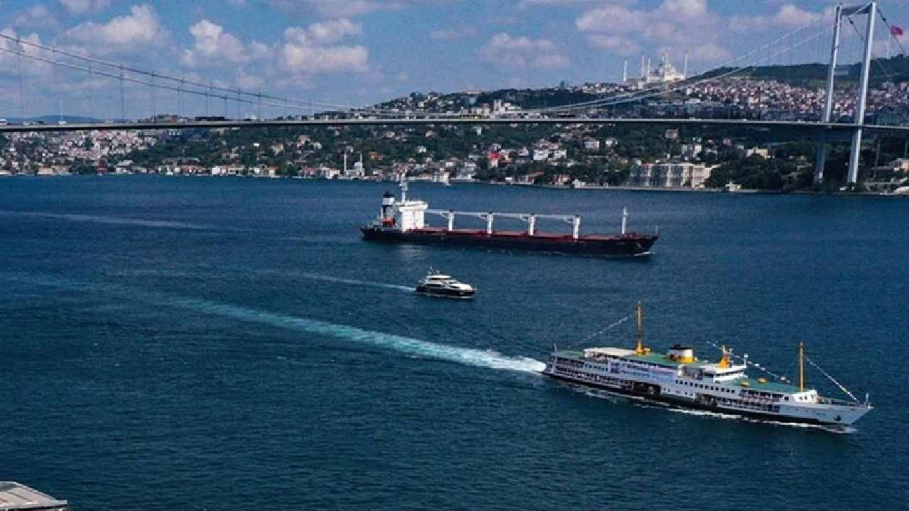 İstanbul Boğazı'nda gemi trafiği çift yönlü kapatıldı