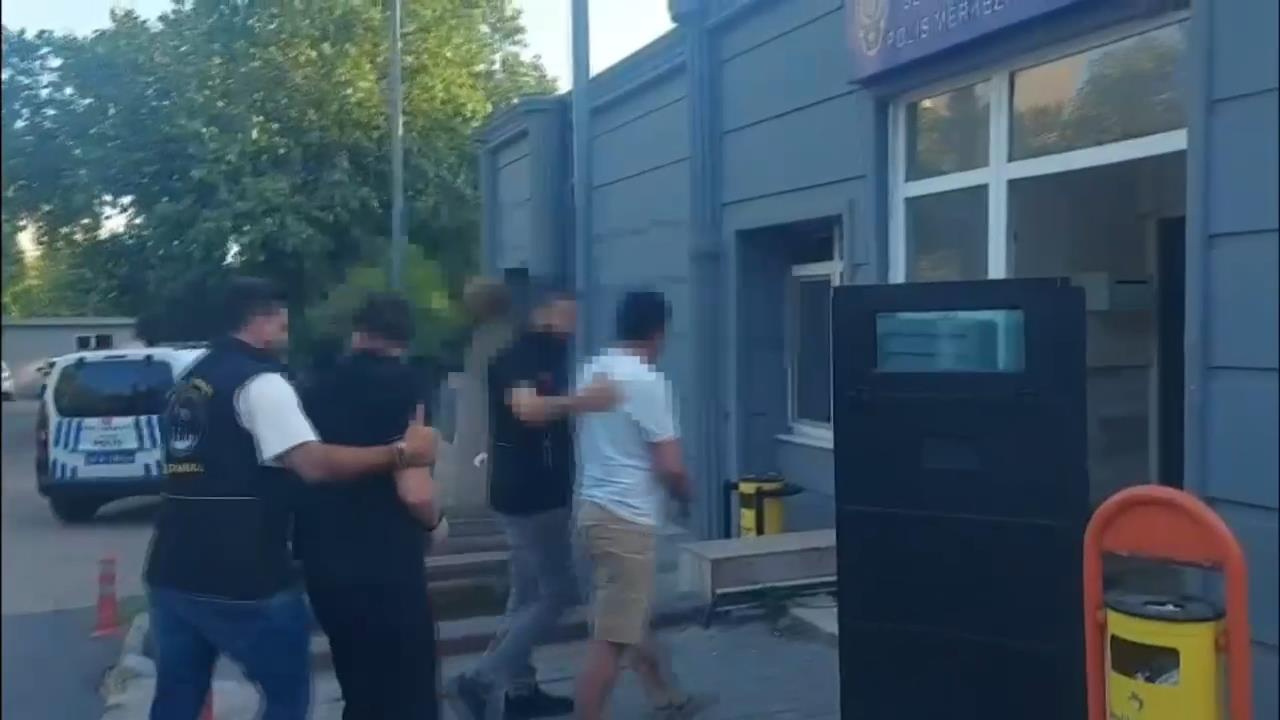 Metrobüste başlayan ‘yan bakma’ tartışması cinayet