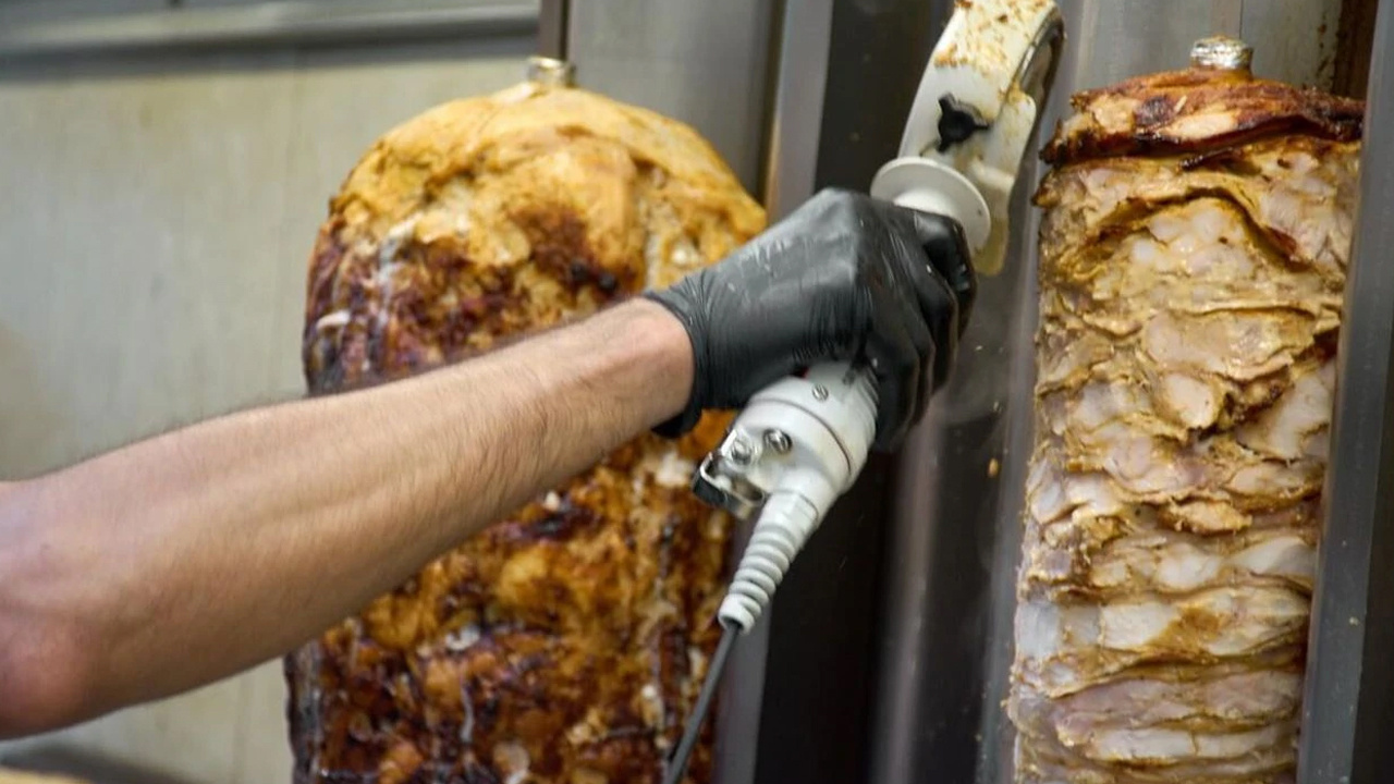 Kuzu eti diye döner sattı! İngilizler gözünün yaşına bakmadı