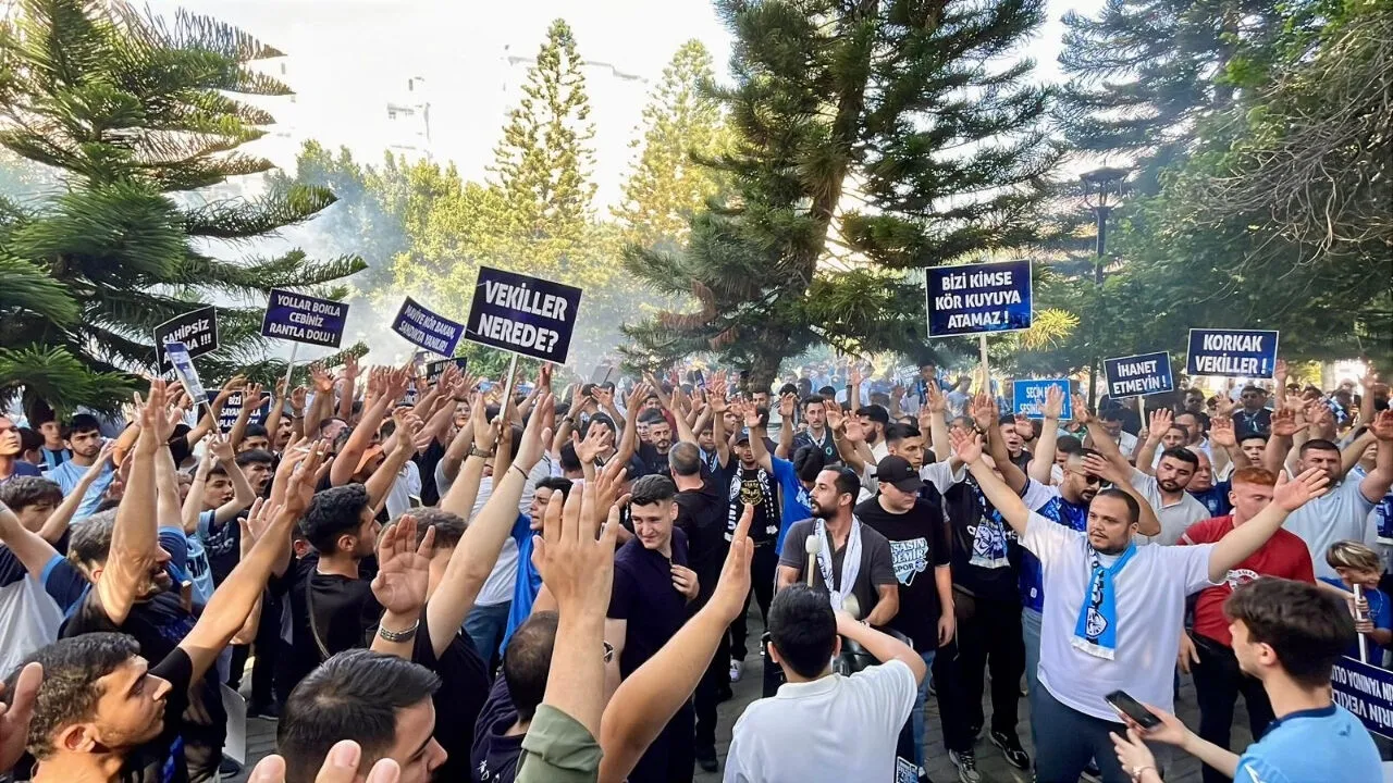 Ligi eksi 57 puanla tamamlayan takımın taraftarı s