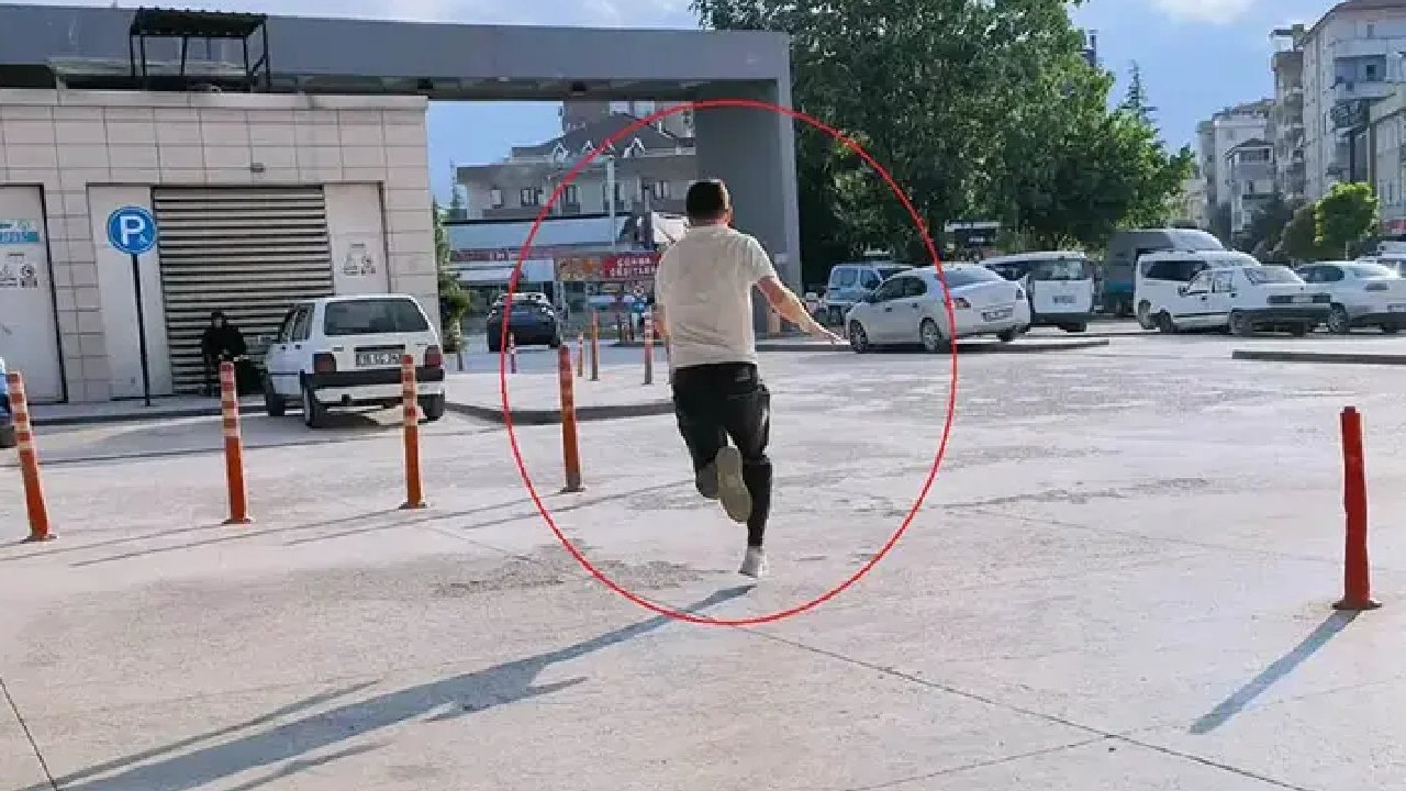 Hem kaçtı hem de 'Sen dur dedin durdum ağabey' ded