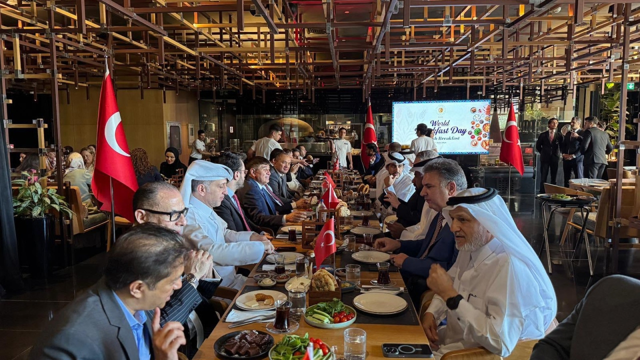 Büyükelçilikler ziyafet verdi: İtibara bütçe var e