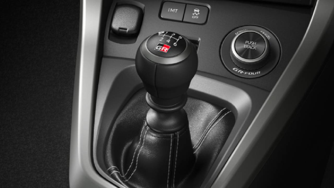 Toyota'dan çılgın hamle: Elektrikli otomobile manu