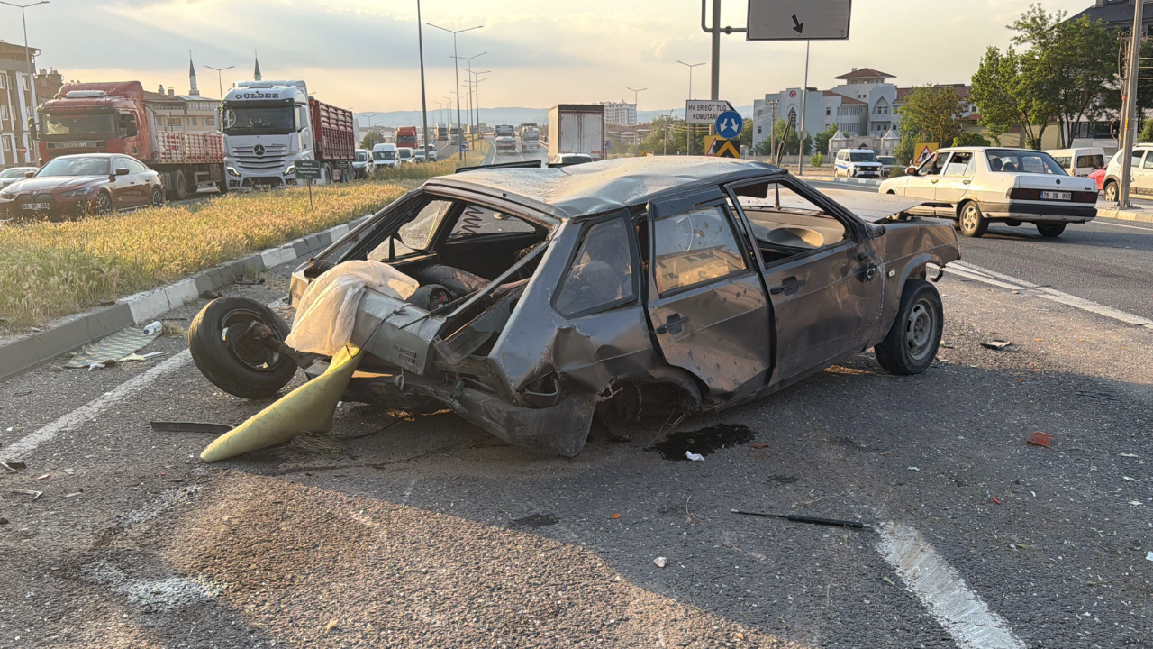 TIR’la çarpışan otomobil takla atıp karşı şeride g