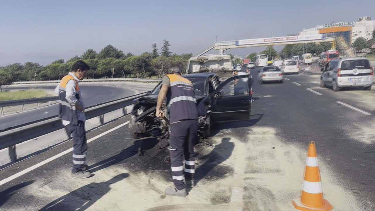 Büyükçekmece'de zincirleme kazada 4 yaralı: Trafik