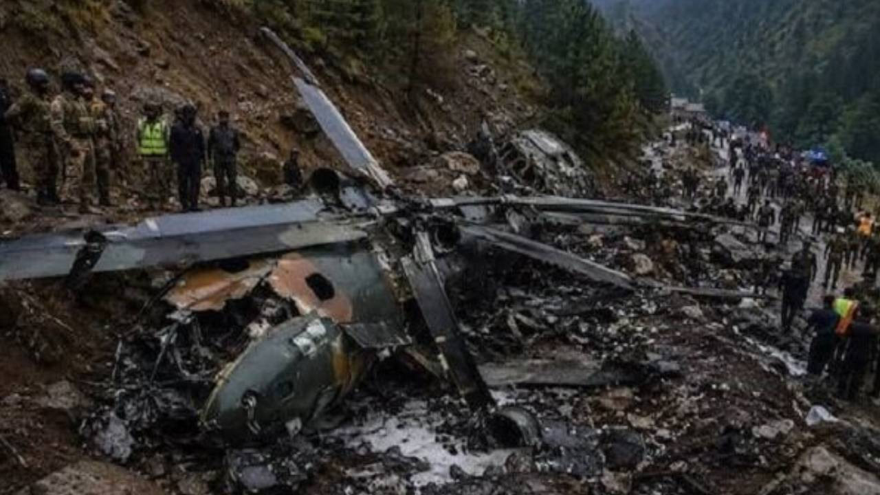 Askeri helikopter kalkıştan saniyeler sonra yere çakıldı: 22