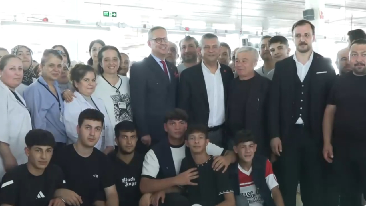 Özgür Özel'den Denizli'de tekstil işçilerine ziyaret: Sektördeki sorunları bir bir anlattı