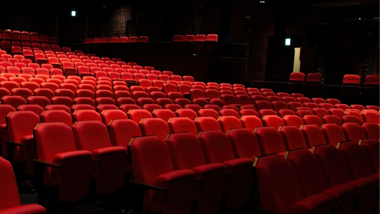 Film ve diziyi bıraktı: Ünlü yapımcı tiyatro salonu açıyor