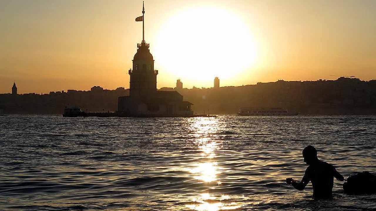 İstanbul'la aşırı sıcakların arasındaki tek engeli açıkladı! O da 30 dereceye kadar tutabiliyor