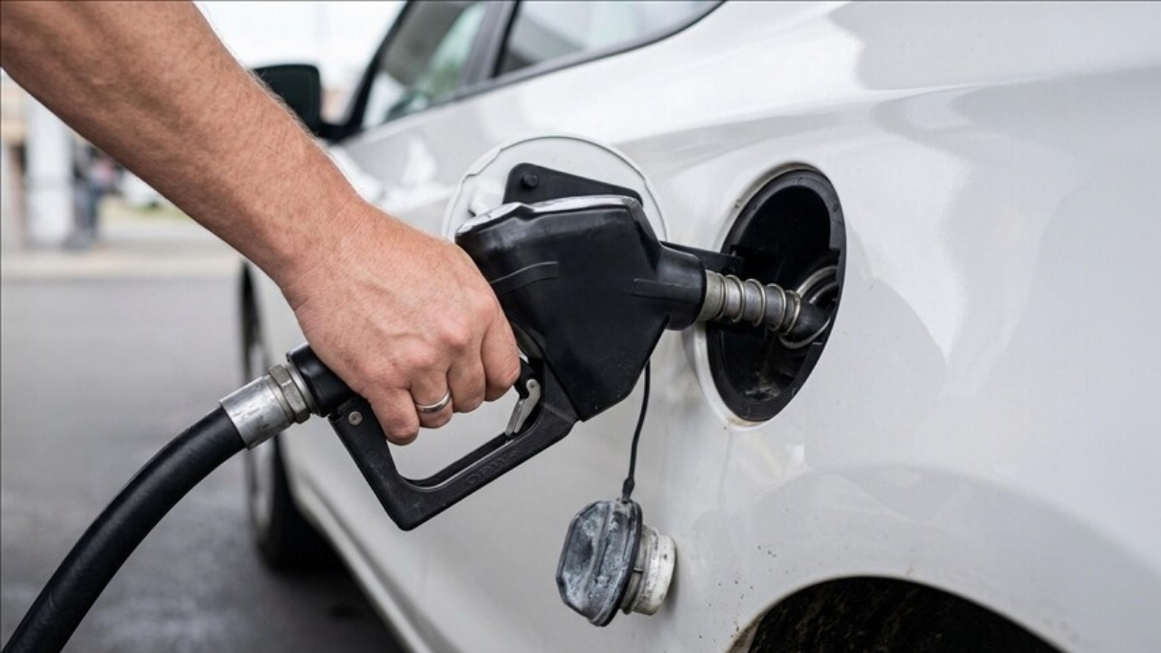 Petrol fiyatları çakıldı, gözler tabelaya çevrildi: Beklenti büyük