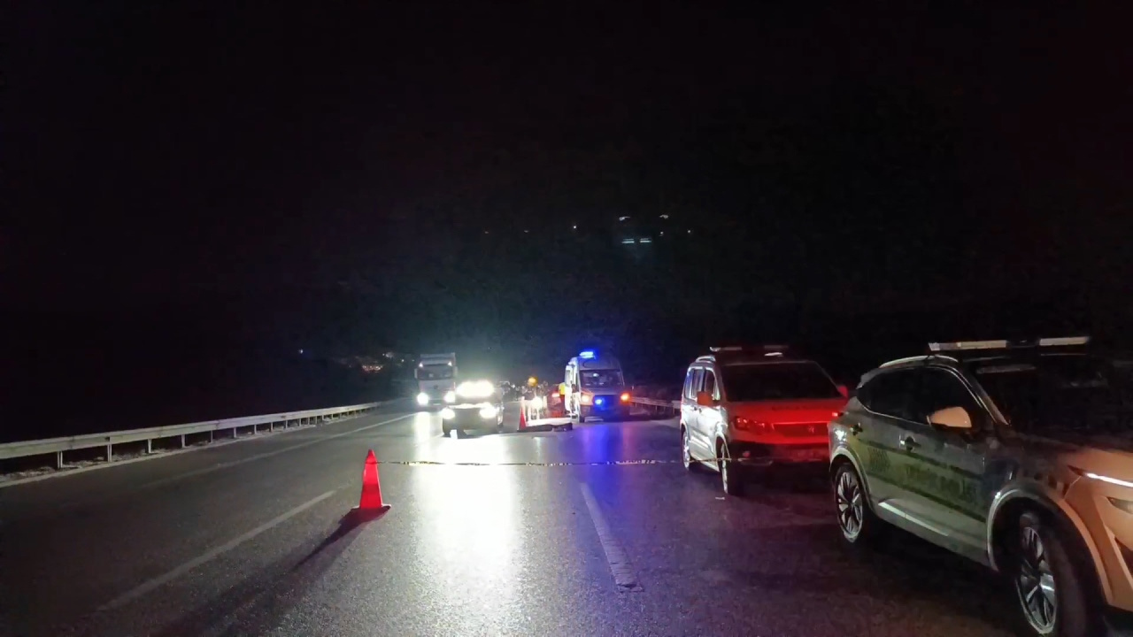 Bursa'da dehşet ölüm! Önce TIR sonra otomobil çarptı